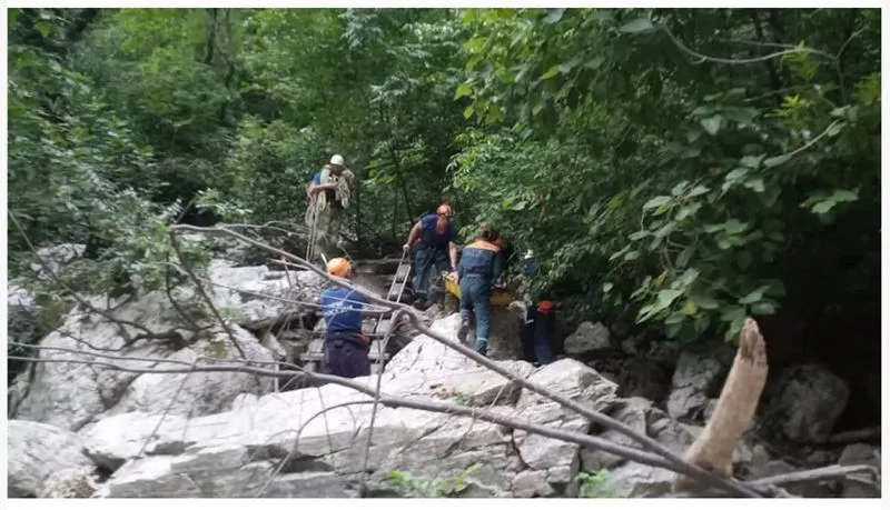 Пенсионер сломал ключицу и ребра, гуляя по Агурским водопадам под Сочи