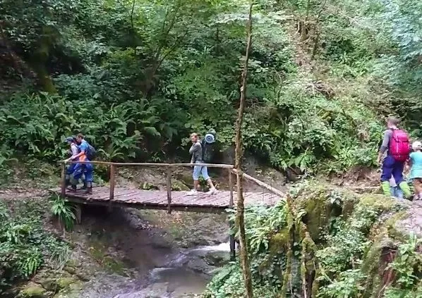 Под Сочи пропала группа туристов с детьми