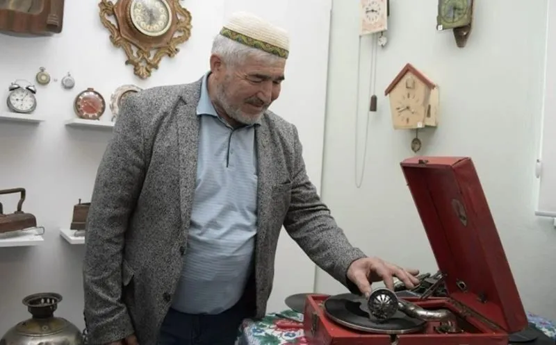 Пенсионер создал в деревне музей, куда приезжают туристы со всего мира