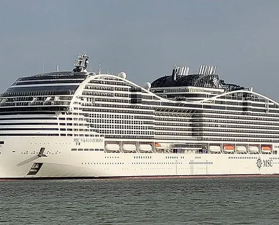 22 палубы и 33 ресторана. В Катаре представили новейший лайнер-отель для ЧМ-2022