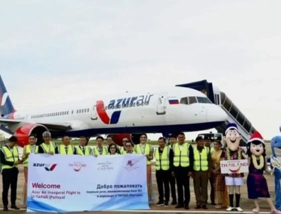 Туристов из РФ в Паттайе встретила делегация с цветами и подарками