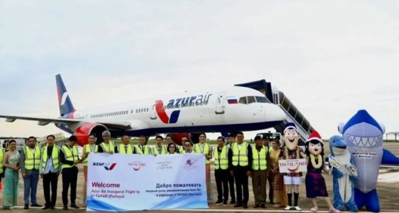 Туристов из РФ в Паттайе встретила делегация с цветами и подарками