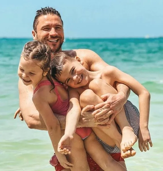 Сергей Лазарев показал, как проводит время с детьми в ОАЭ