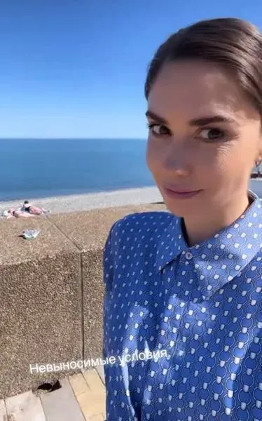 Агата Муцениеце улетела отдыхать после новости о рождении сына у Павла Прилучного