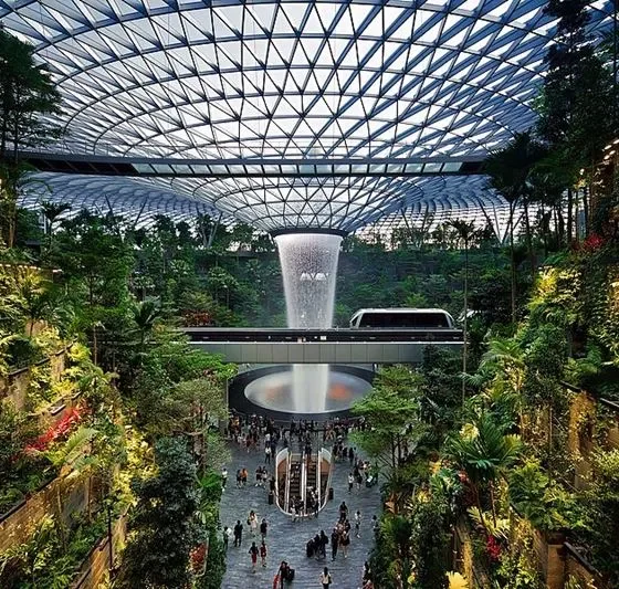 Почему лучший аэропорт мира теряет свою идеальную репутацию?