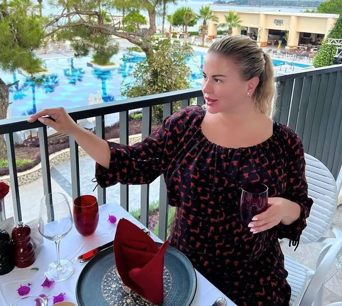 Анна Семенович отправилась в Турцию