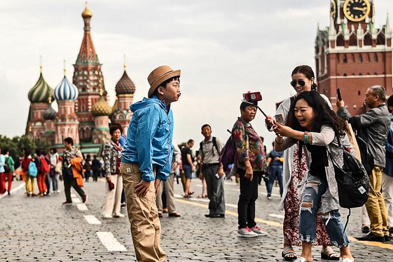 Первая группа туристов прибыла из Китая