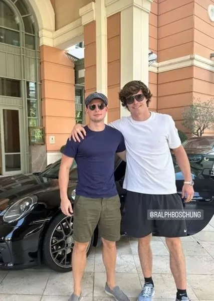 Газманову приходится краснеть за пасынка?