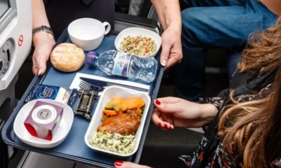 Какие продукты не следует употреблять в самолете?