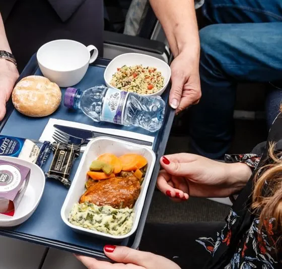 Какие продукты не следует употреблять в самолете?