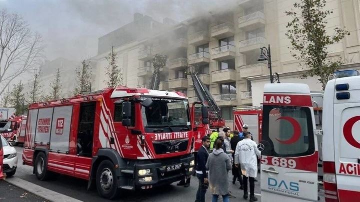 Пятничным утром центр Стамбула оказался в огне