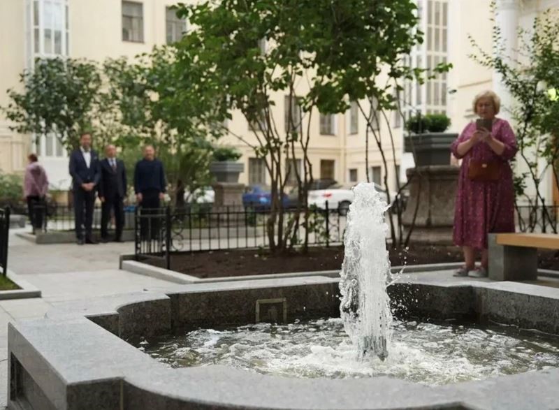 Заброшенные фонтаны Петербурга заиграли новыми красками