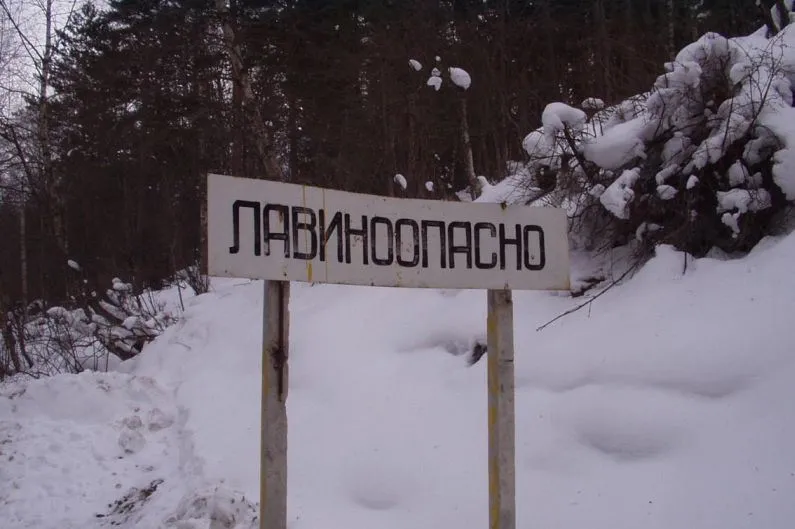 Туристов из Германии накрыло лавиной в Приэльбрусье, один из них погиб