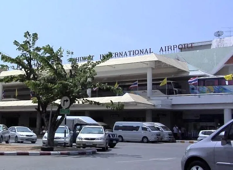 Более 30 туристов не смогли попасть на свой рейс Пхукет — Москва