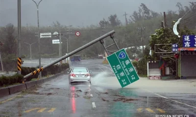 Десятки авиарейсов отменены в Китае из-за тайфуна