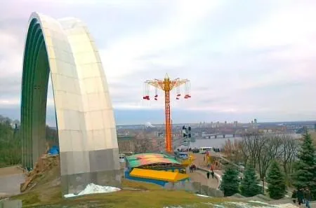 В центре Киева — экстремальный аттракцион