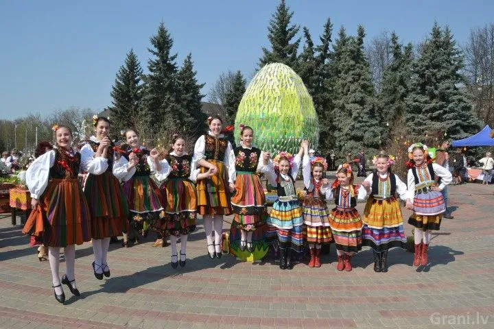 Праздник Пасхи в Латвии проходит в этнографическом стиле во время весеннего равноденствия