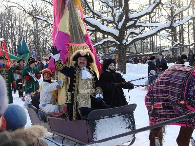 Санкт-Петербург на Масленицу завлекает туристов бесплатными блинами