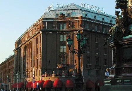 Высокое искусство для гостей отеля «Астория»