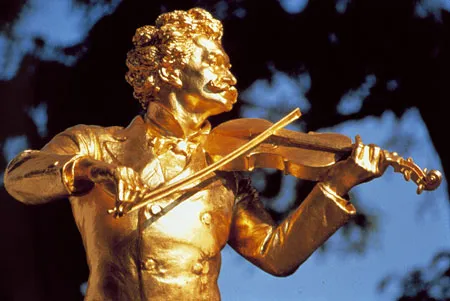 В команде венских памятников — замена