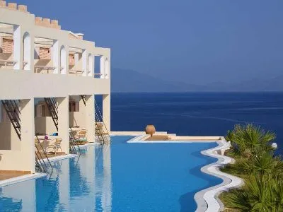 Россиян в Греции прибавилось