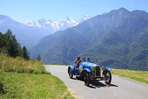 Болиды прошлого соревнуются на дорогах Гран Сан Бернандо