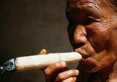 В Малайзии запрещают курение