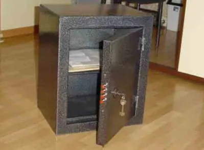 Из сейфа турфирмы украли миллион