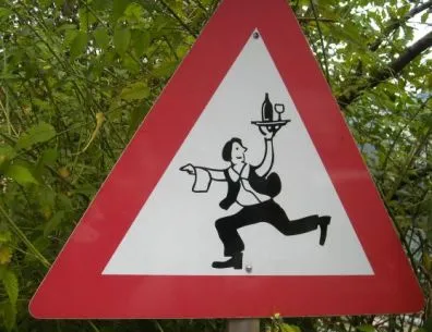 Поберегись, идут официанты!