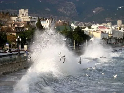 Крымское побережье штормит