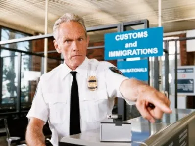 Детей в аэропортах США не будут мучить