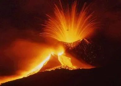 Вулкан снова закрыл аэропорт Катании