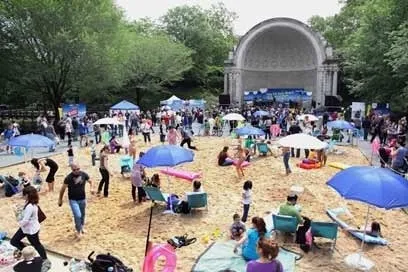 Пляжная вечеринка в Иерусалиме