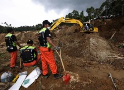 Оползень убил туристов в Южной Корее