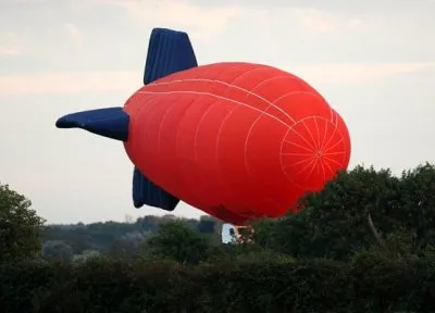 В сад пенсионерки упал дирижабль