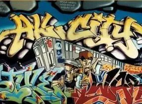 Полицейский участок и суд Бристоля покрыли граффити