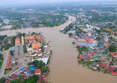 В Таиланде затопило курорты