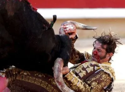 Парализованный матадор не собирается бросать корриду