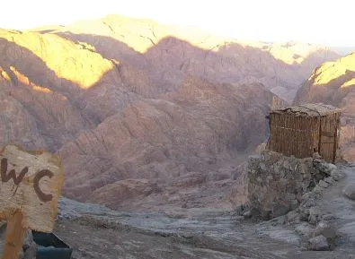 На Эвересте построят туалеты