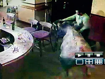 В Ирландии бык устроил погром в пабе