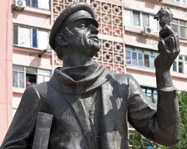 В Кременчуге Остапа Бендера увековечат в бронзе