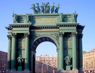 Достопримечательность Санкт-Петербурга повредили вандалы