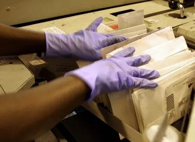 Директор питерской турфирмы получила отравленные письма