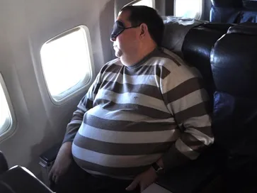 Пассажир простоял весь полет из-за упитанного соседа