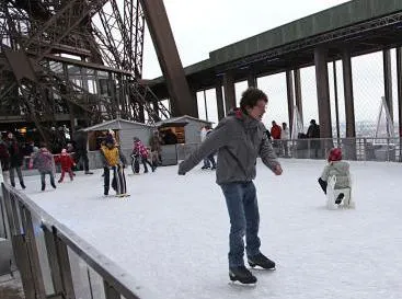 В Париже скоро откроется каток на Эйфелевой башне