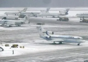 Снегопады пока не мешают авиаперелетам