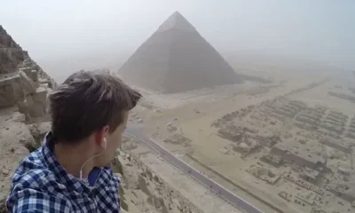 Туристу залезшему на пирамиду Хеопса запретили приезжать в Египет