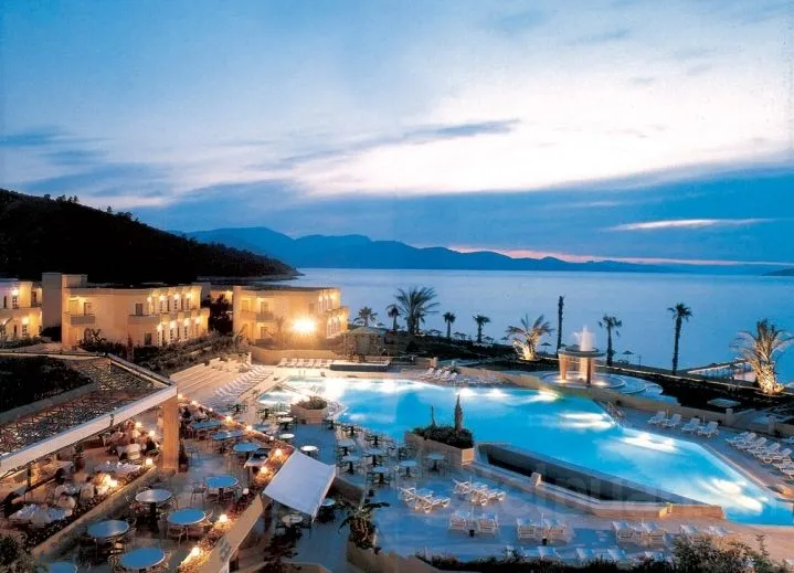 Турция позовет  Мадонну, Лопес и Бибера спасать турбизнес