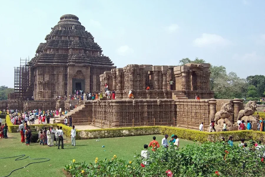 Индийский храм закрыли из-за пчелиных атак