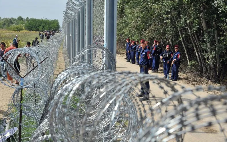 Венгрия отгородится стеной от Румынии